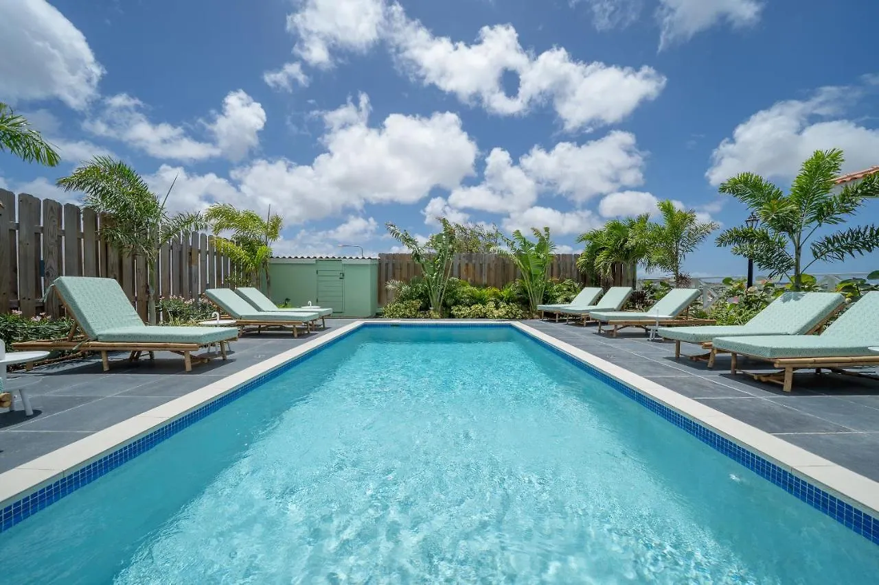 The Ambassador 9 Bedroom Villa Willemstad 0*,